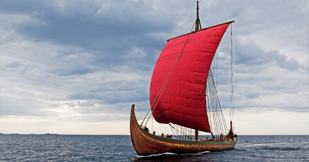 Draken sailing to the North